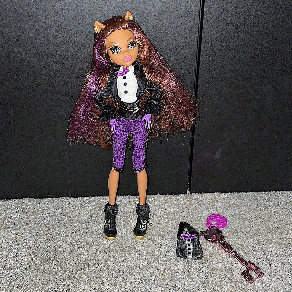Draculaura’s Sweet 1600 - Clawdeen Wolf (2011) Monster High Doll